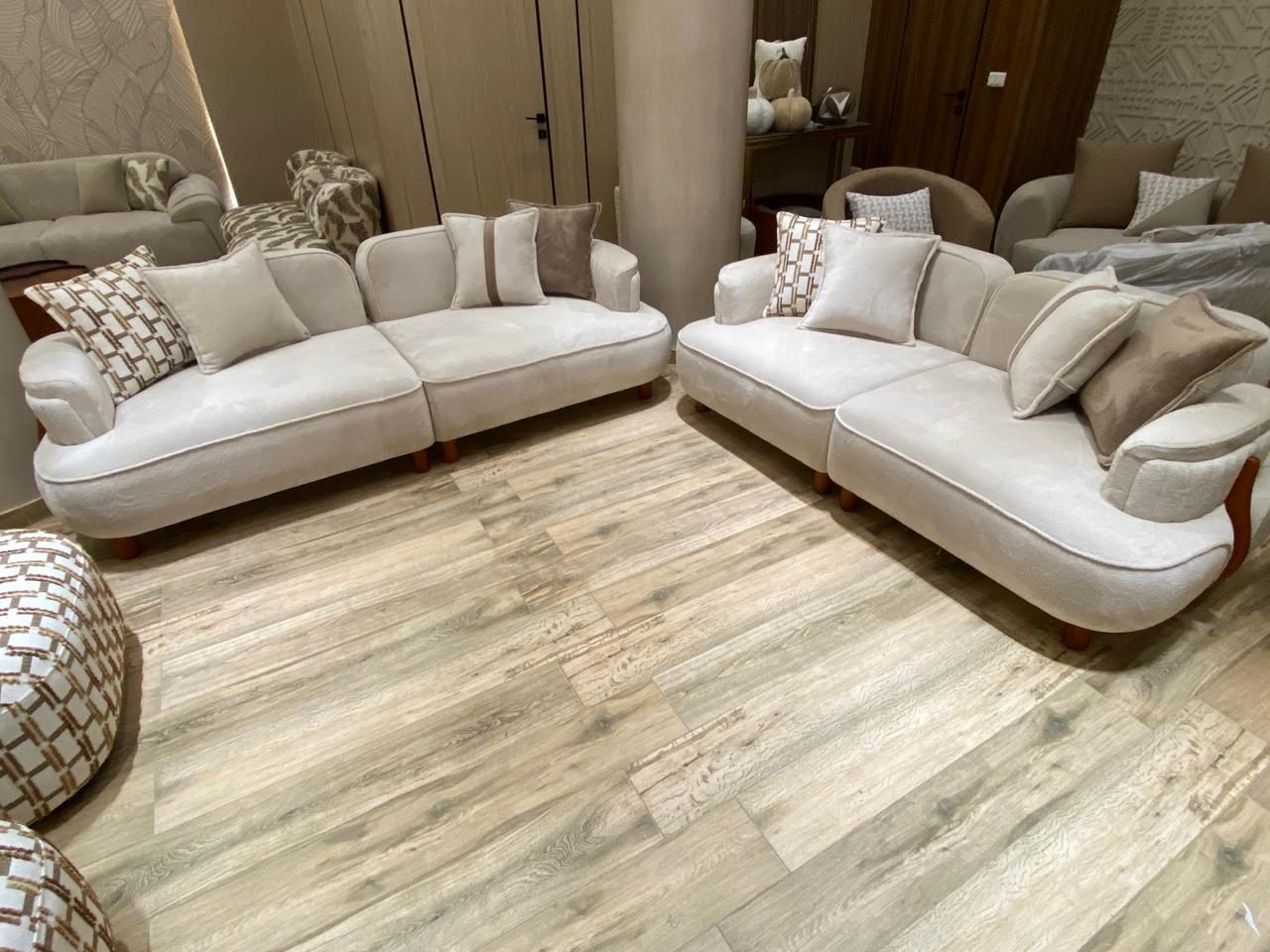 Qutn Ivory Loveseat & Accent Chair Set (L-3006) 2