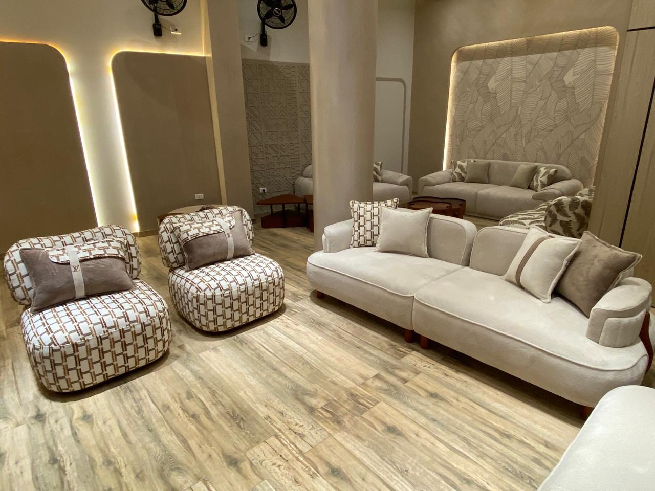 Qutn Ivory Loveseat & Accent Chair Set (L-3006) 3