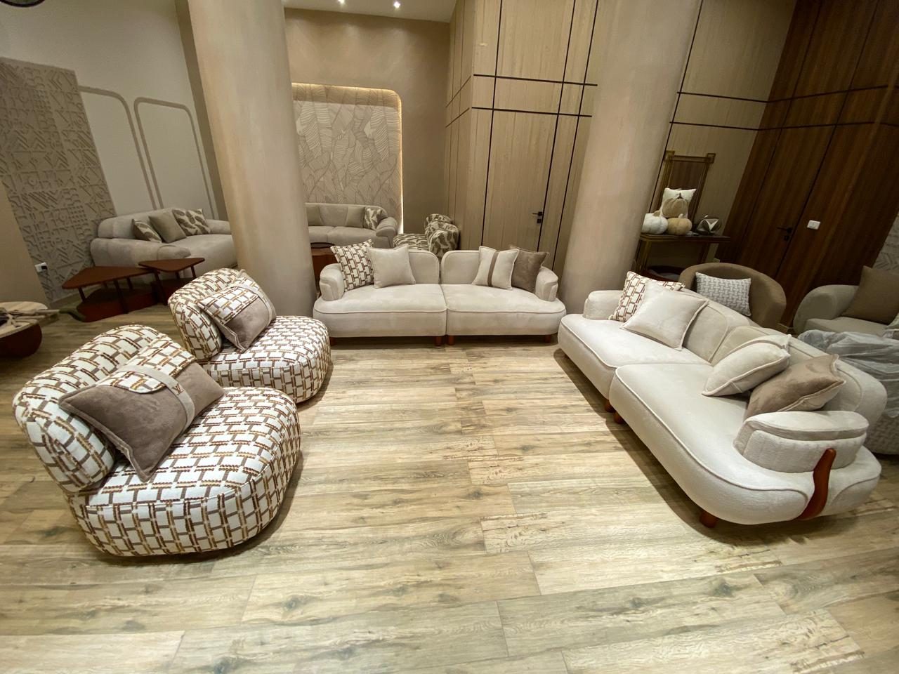 Qutn Ivory Loveseat & Accent Chair Set (L-3006) 4